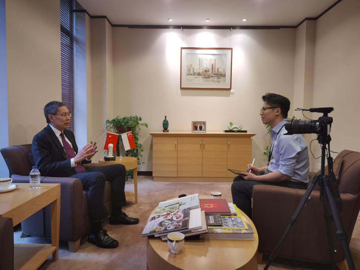 新加坡共和國(guó)駐華大使呂德耀在京接受東博社記者采訪（攝影：高航）